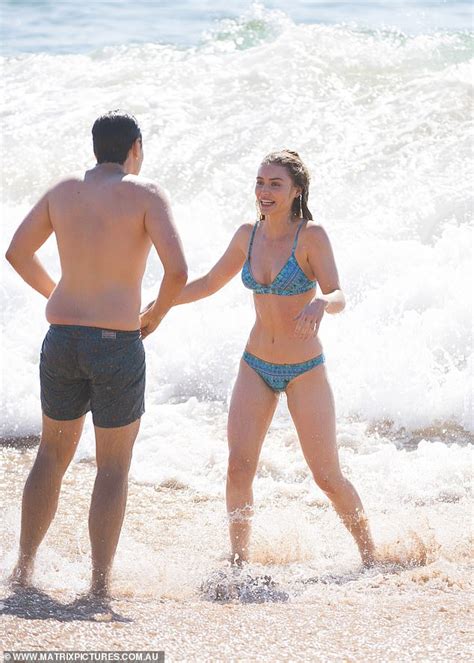 10 Hot Sexy Sam Barrett Bikini Pics