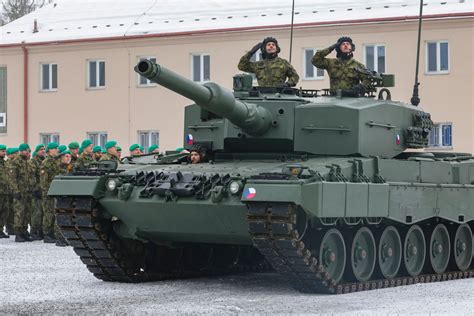 Germany Provides Czech Army First Of 15 Leopard 2A4 Tanks VIDEO