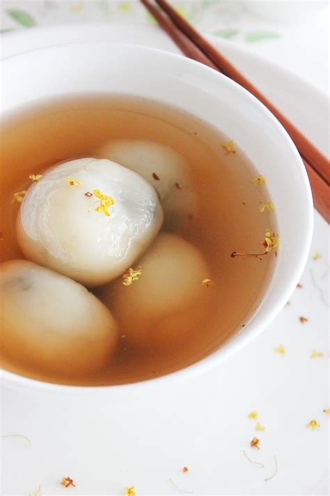 Black Sesame Filled Glutinous Rice Balls (Tang Yuan) with Sweet Osmanthus | foodelicacy