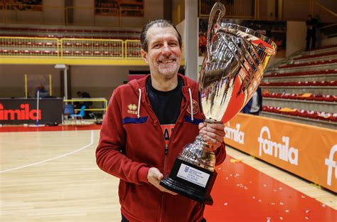 L Umana Reyer Rinnova L Accordo Con Coach Andrea Mazzon UMANA REYER