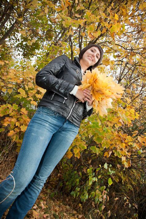 Muchacha Brunette Imagen De Archivo Imagen De Acer