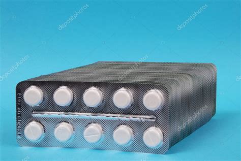 mnóstwo białych tabletek w opakowaniu — Zdjęcie stockowe © akova777 ...