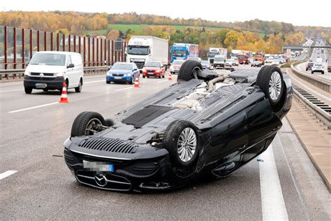 Stau Nach Unfall Auf A Mercedes Berschl Gt Sich