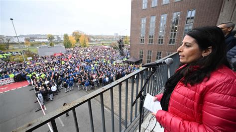 Betriebsrat Vw Will Drei Werke Schlie En Und Zehntausenden K Ndigen