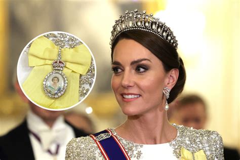 kate middleton wows  royal banquet    future queen