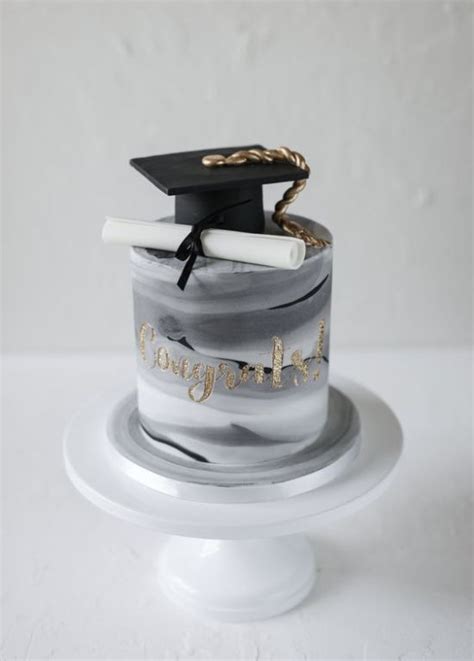 20 Tasty And Unique Graduation Cake Ideas