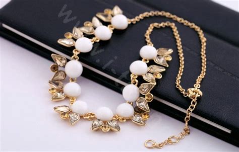 Buy Wholesale Luxury Crystal Retro Gemstone Flower Pendant Choker Bib