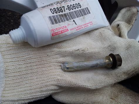 Смазка для направляющих суппорта 08887-80609. — Toyota Vitz (10), 1,5 л ...