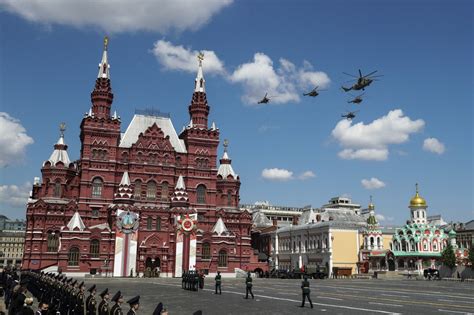 Défilé militaire et patriotisme russe à l aube du référendum de Poutine