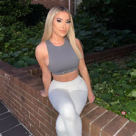 Grey Top Nudes Busty Hide NUDE PICS ORG