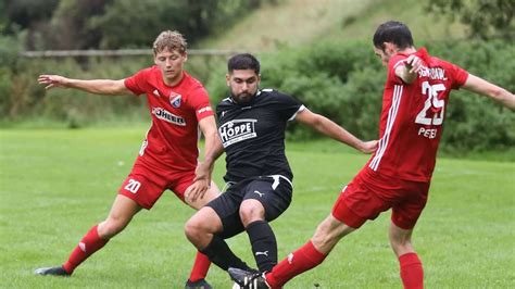 Fußball Abstiegsduell in Wehrda am Mittwoch