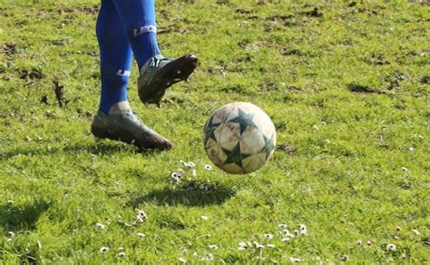 Brutal Agresión De Un Futbolista A Un árbitro En Un Partido De Primera