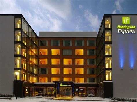 Holiday Inn Express Zürich Airport, Zurich Airport (ZHR) - HotelTonight