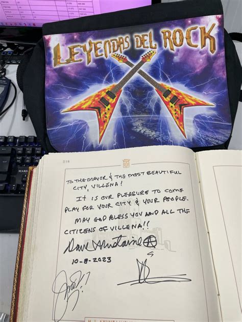 Dave Mustaine Y Megadeth Firman En El Libro De Honor De Villena El