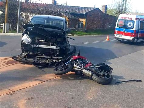 Pi Tkowe Zderzenie Samochodu Osobowego Z Motocyklem W Bukownie Foto