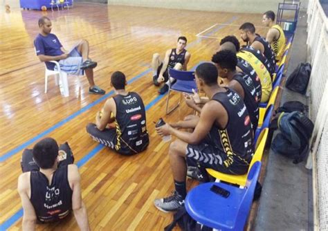 Basquete de Araraquara treina para próximo desafio do Paulista Juvenil