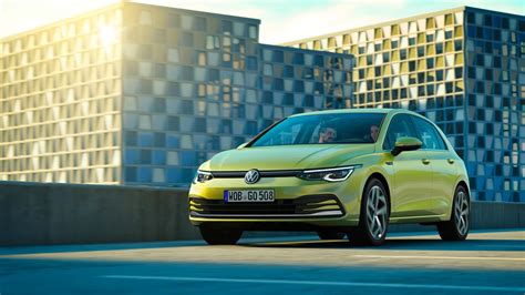 La nuova Volkswagen Golf 8 diventa ibrida e super tecnologica le novità