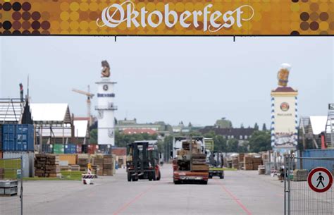 Unfall Bei Oktoberfest Aufbau Vor Der Wiesn Arbeiter Stirbt Bei