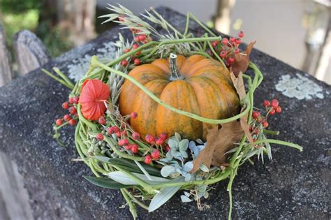 DIY Herbstdekoration mit kleinem Kürbis selber gestalten Herbst