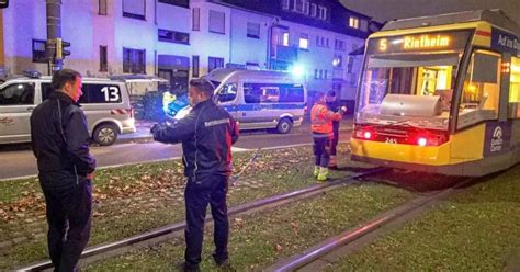 Straßenbahn Unfall in Rintheim verursacht 15 000 Euro Schaden keine