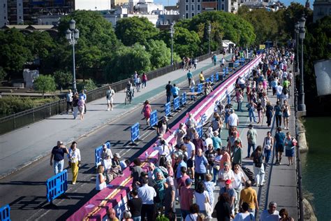 El Serranito M S Grande Del Mundo En El Puente De Triana De Sevilla