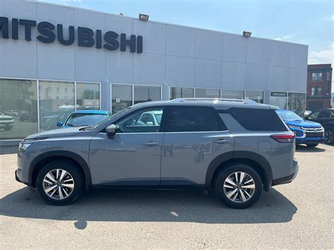 Regina Nissan | 2024 Nissan Pathfinder SL 4WD, Leather, Sunroof, Heated
