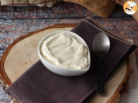 Crème montée à la vanille la garniture parfaite pour vos gâteaux et