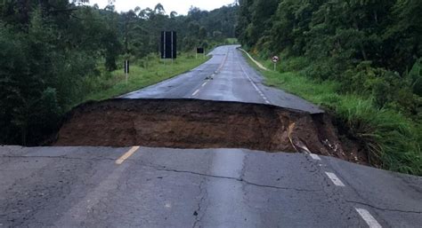 Fotos Cratera Se Abre Em Rodovia Em Santa Catarina Ap S Fortes Chuvas