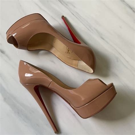 Brand New Never Worn Christian Louboutin Very Prive Patent Leather Nude Pumps In