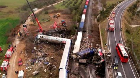 Las Imágenes Del Trágico Accidente De Trenes En Grecia Que Deja Decenas