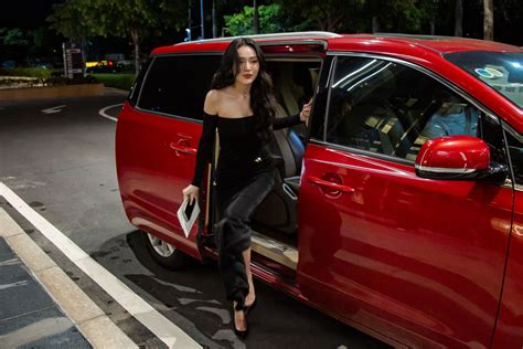 Ng M Ng I P Xe Sang M C I Hot Girl Midu