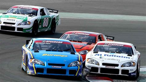 Why is Dubai a Good Destination for Car Racing?