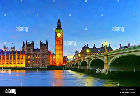 View Along The River The Houses Of Parliament In Westminster Hi Res