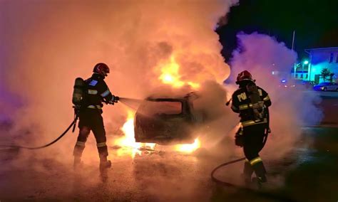 Foto Un Autoturism A Luat Foc N Zona Autog Rii Din Sebe Ma Ina A