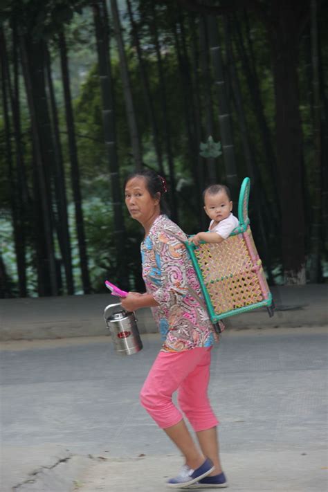 在湘西，这种漂亮的小背篓随处可见，最后一张图给我满满的回忆