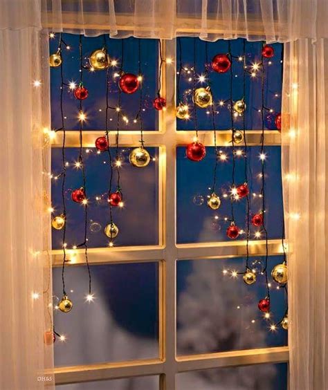 20+ Lighted Christmas Window Decorations