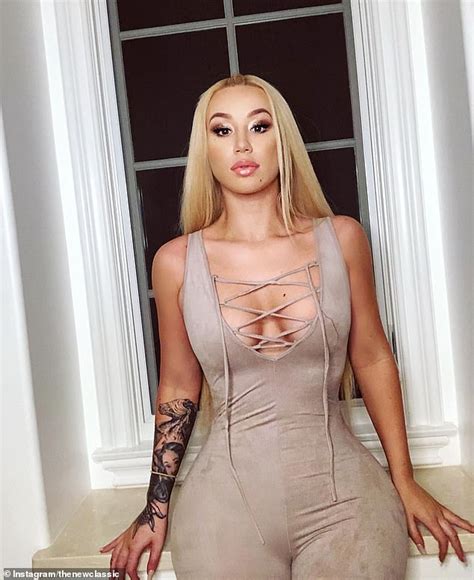 Iggy Azalea Announces She S On The Hunt For Fans To Star As Extras