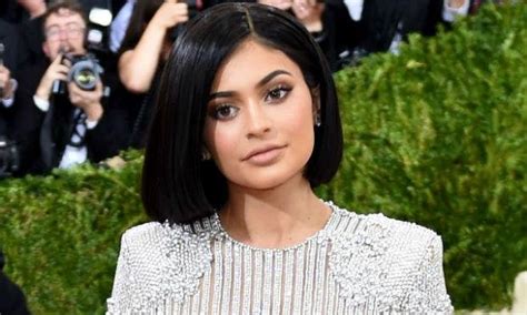 Kylie Jenner Lan A Batom Nude Ideal Para Mulheres Negras