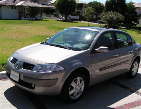 Renault Megane Sedan Photos and Specs. Photo: Renault Megane Sedan ...