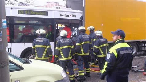 Schwerer Unfall Mit Hvv Bus