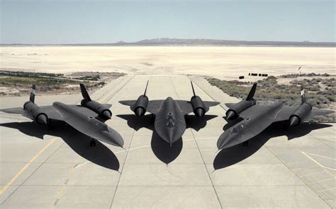 Hd Wallpaper Of The Iconic Lockheed Sr 71 Blackbird In Military Action