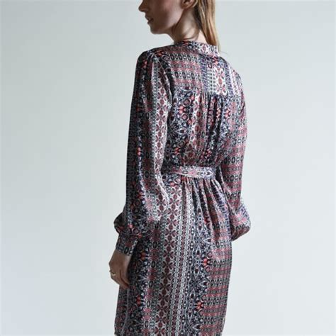 Arnaud V Tements Molly Bracken Robe