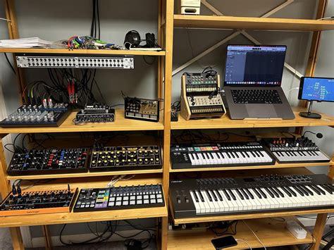 Built A Synth Shelf Info And A Track Below Rsynthesizers