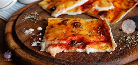 La Pizzata Una Sorta Di Focaccia Al Formaggio Di Recco Con Sopra