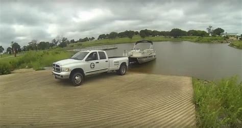 10 Quick Tips To Help With Trailering A Pontoon Boat Pontooners