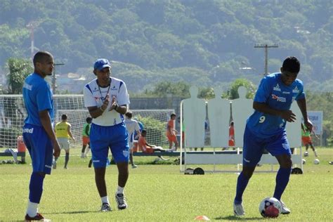 Avaí viaja 32 jogadores e técnico aguarda pelo zagueiro Renato