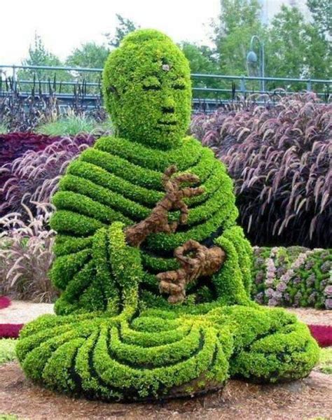 Amazing Topiary Art | Michael Bradley - Time Traveler