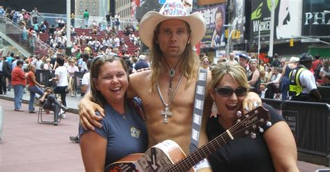 Happy Life New York S Naked Cowboy