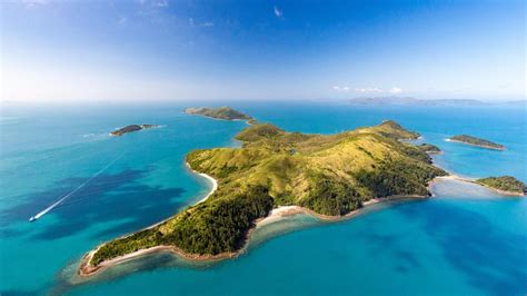 Eerie TikTok Footage Shows Abandoned Whitsundays Island Resort Gold