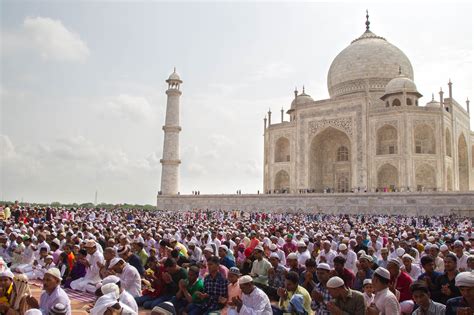 البحوث الفلكية تعلن رسمياً موعد أول أيام عيد الفطر 2020 وتتوافق مع بيان